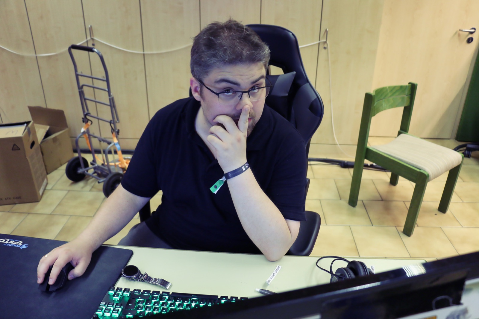 Stephan at the organiser desk wearing the W2TJ wristband